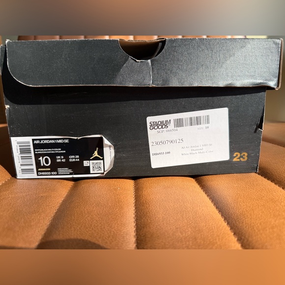 Air Jordan 1 Mid SE Diamond Size 10 Brand New In Box - Picture 6 of 6